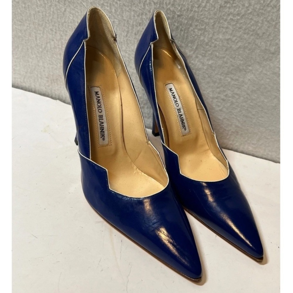Manolo Blahnik Blue Patent Leather Scalloped Pointed Toe Pumps Stiletto Heels 38